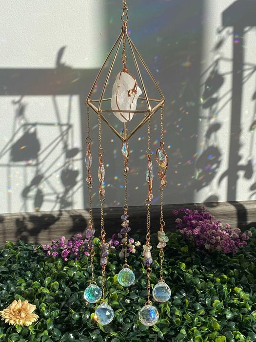 Ловци на Светлина с Естествени Кристали (Suncatchers)