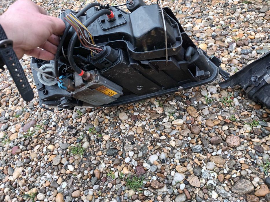 ляв и десен фар за ауди а6 ц5  ксенон AUDI A6 C5 xsenon