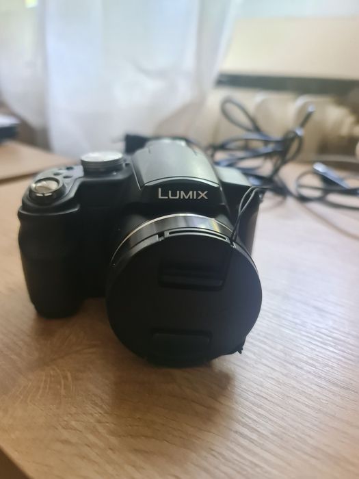 Panasonic Lumix фотоапарат Leica леща + 3 батери + устройство за зареж