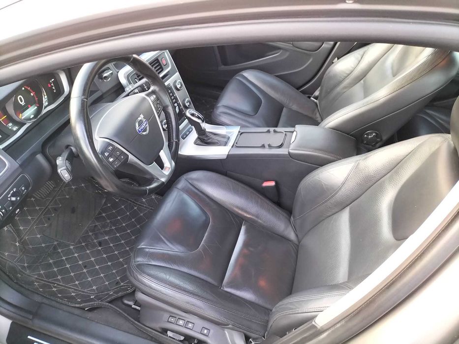 Volvo v60-2.4 AWD plug jn hybrid 283 CP