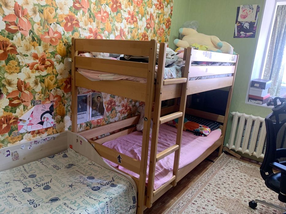 Продам кровати, шкаф и комод