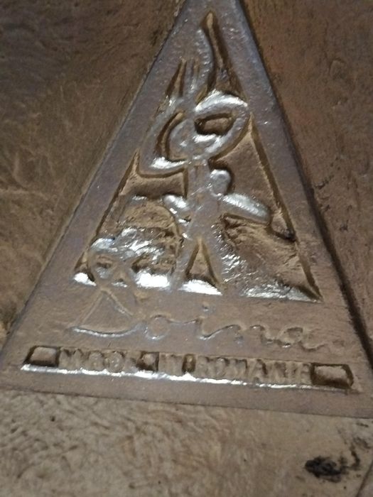 Vând o pianina Doina din anul 1983