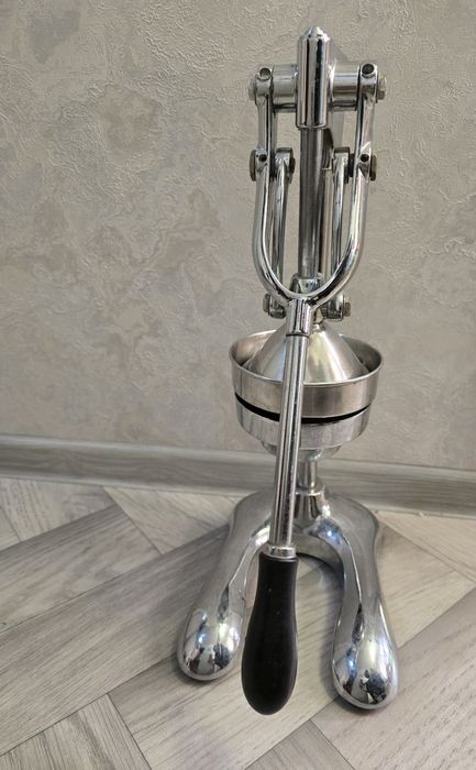 Ручная соковыжималка