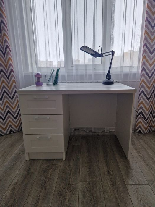 Продаётся письменный стол