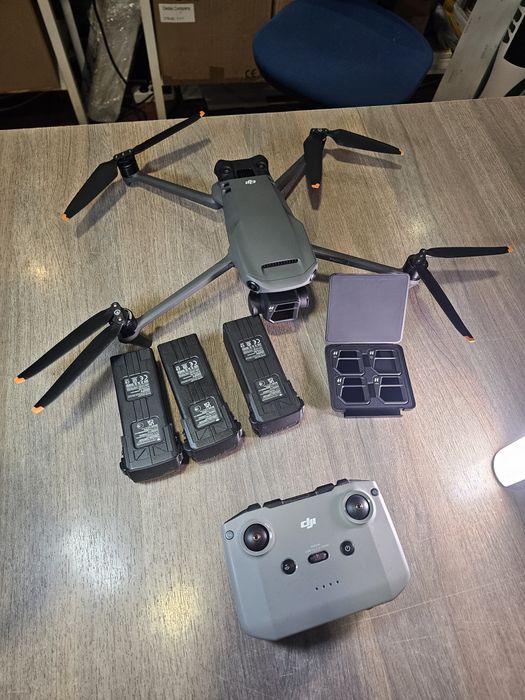 Dji mavic 3 с 2 камери , Nd филтри и 2 батерии