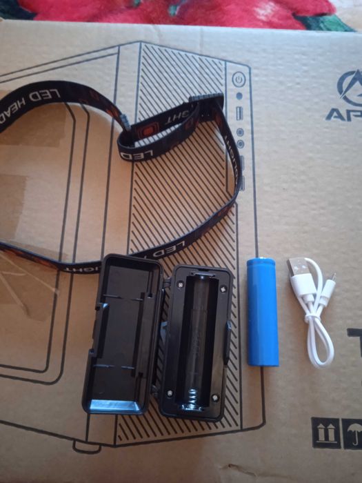 Фонарь налобный новый .