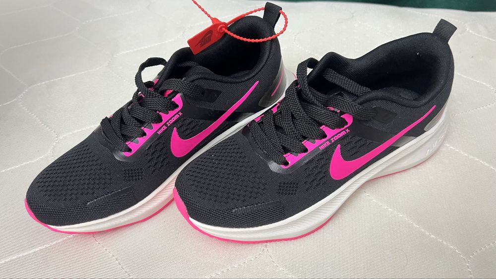 39 размер,NIKE кроссовка оригинал