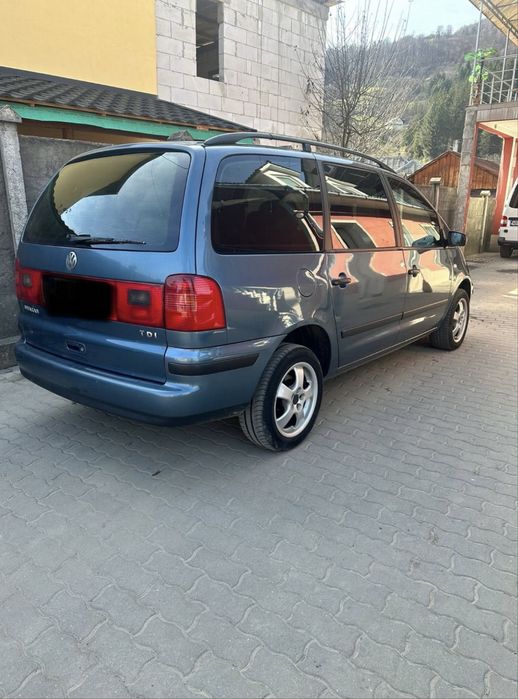 Vând volkswagen sharan