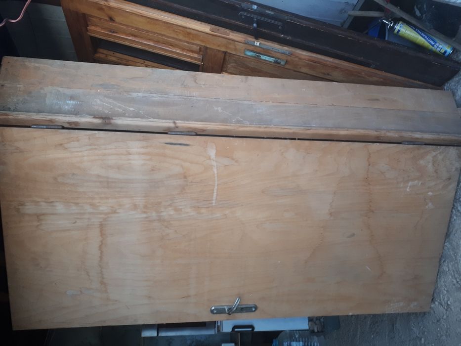 Дървена врата с каса