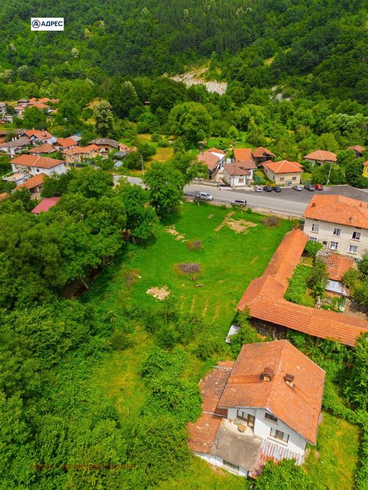 Парцел в Ловеч, област-гр.Априлци площ 1625 цена 150000