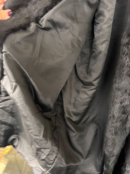 Blană neagră lungă de iepure