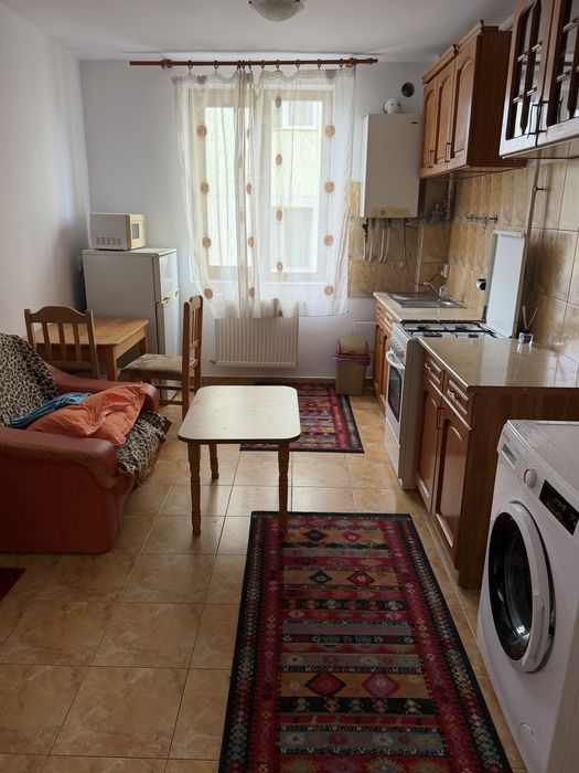 Inchiriez apartament 2 camere Intre Lacuri