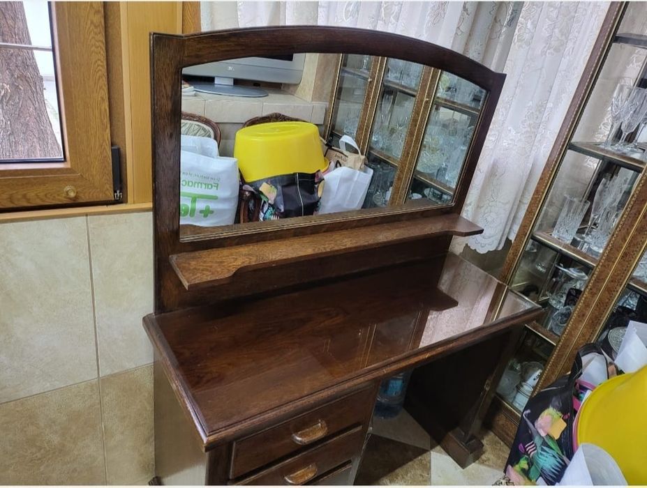 Set mobilier clasic – comodă cu oglindă + taburet tapițat