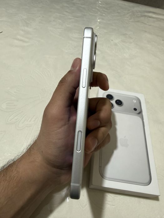 Продам iPhone 17 Pro Max 256 GB Silver
