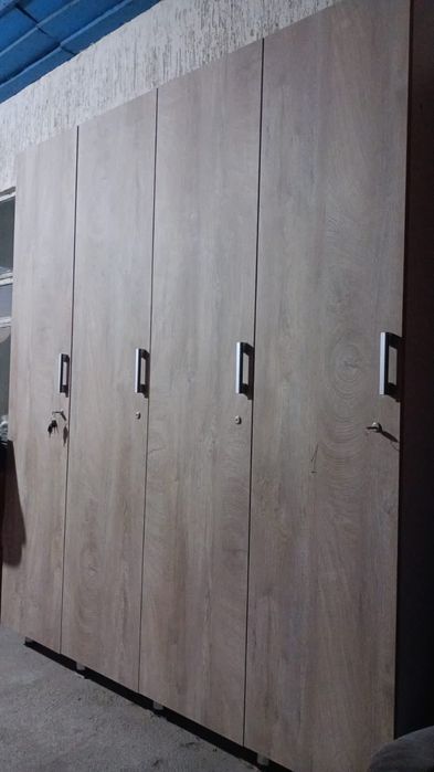 продам шкаф . в виде раздевалки