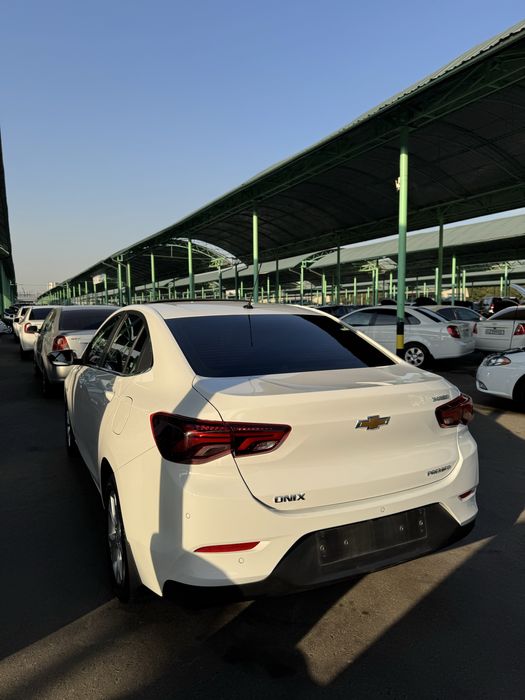 Onix premier 2023 kraska toza bir qol 25.000Km