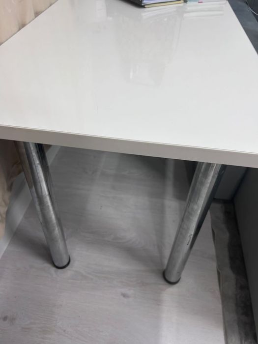 Стол кухонный