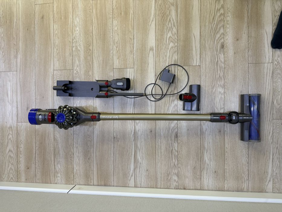 Пылесос Dyson V8 animal+ рабочий