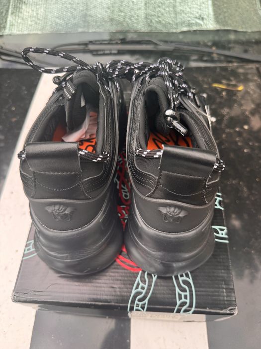 Versace chain reaction