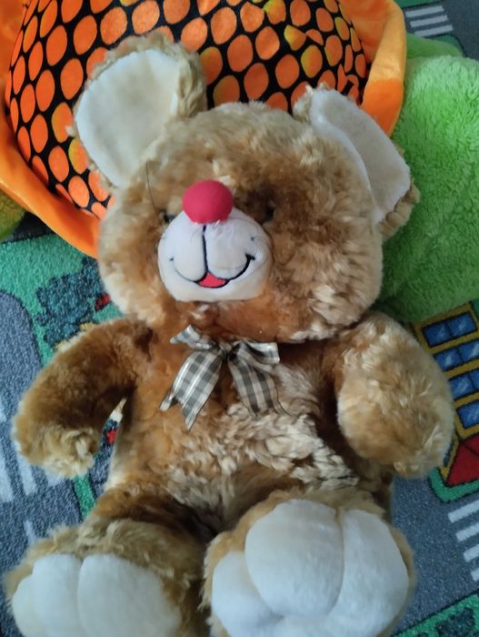 Две големи плюшени играчки