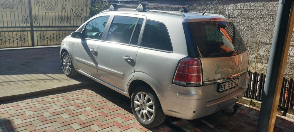 Vând Opel Zafira