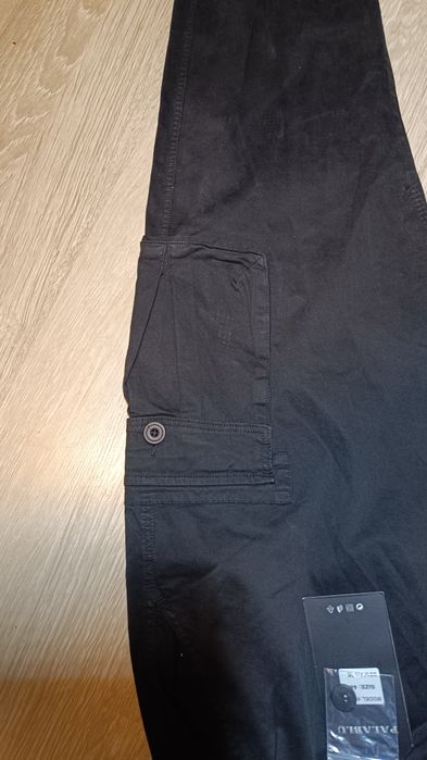 Големи черни карго панталони