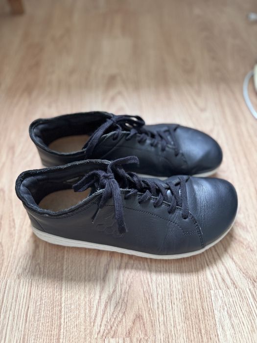 Pantofi de piele Vivobarefoot marimea 38