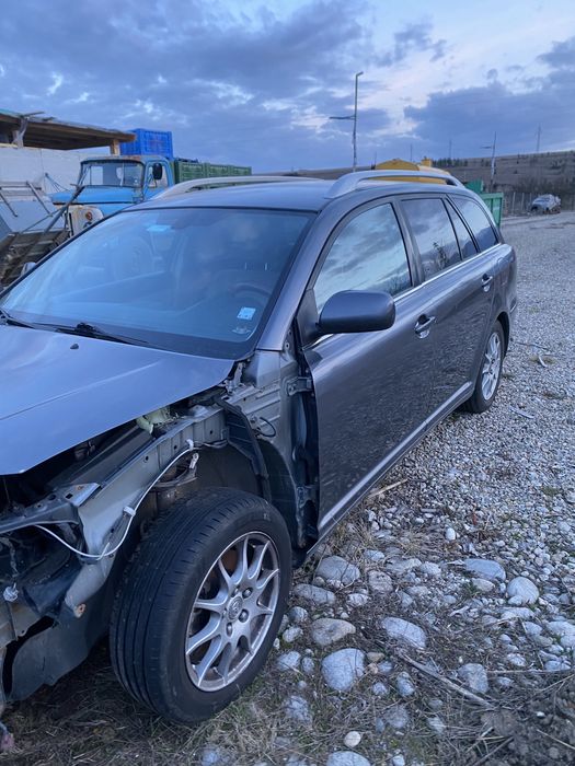 Toyota avensis цяла или на части