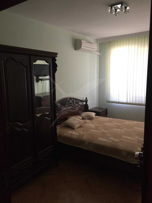 Тристаен апартамент под наем в Центъра 1932071