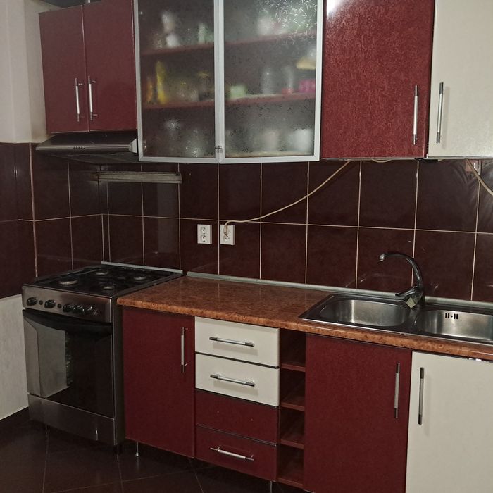 Vând mobilier de bucătărie +aragaz+chiuvetă  VÂND URGENT