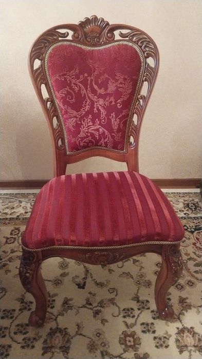 Стол со стульями