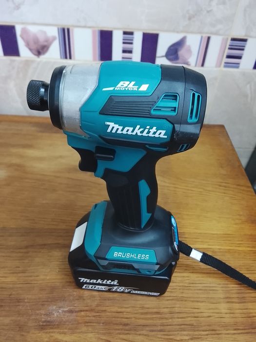 3 buc Autofiletante cu impact DTD 173 cu 3 baterii de 6a Nou