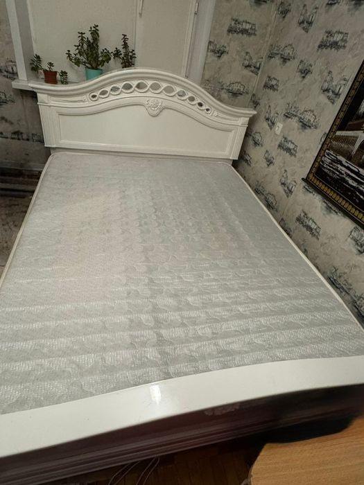 Кровать двуспальная