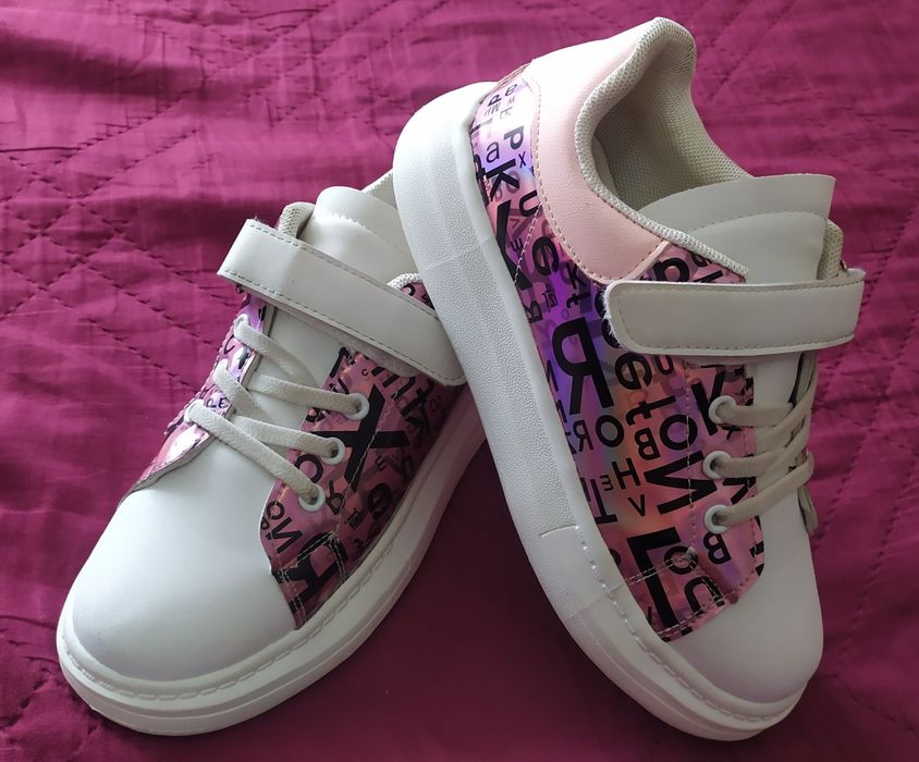 Детски изключително запазени кецове