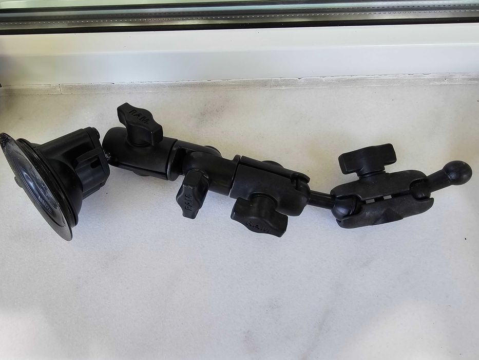 Продавам GPS GARMIN с автоматична задна камера