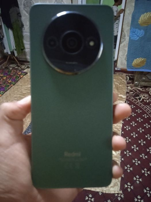 Redmi A3 xolati ideal 64 xotira  karobka bor