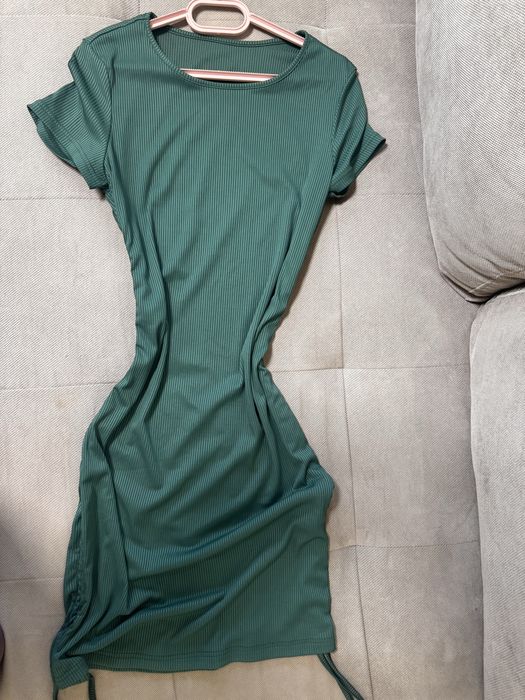 Дамска рокля с къс ръкав