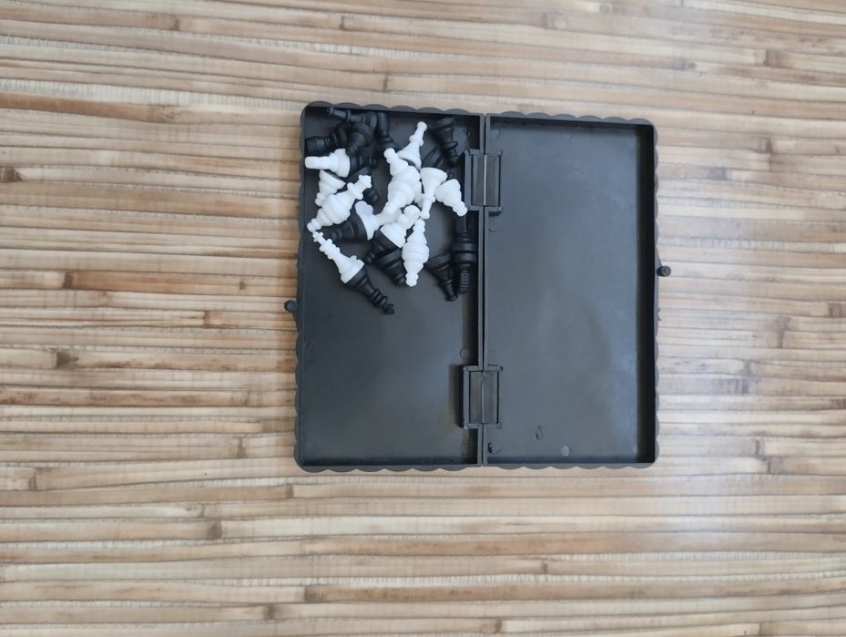 Шахматы магнитные.