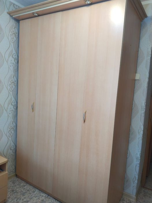 Шкаф раздвижной трехстворчатый