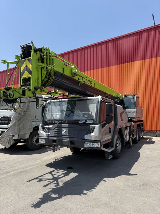 Avtokran ZOOMLION ZTC250V toshkenda tayyor