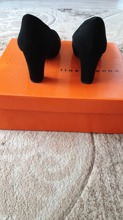 Pantofi cu toc, visinu, negru