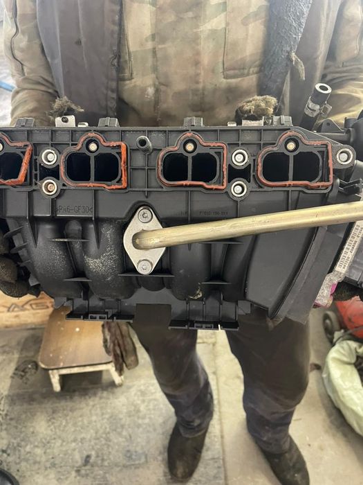 Продам впускной коллектор