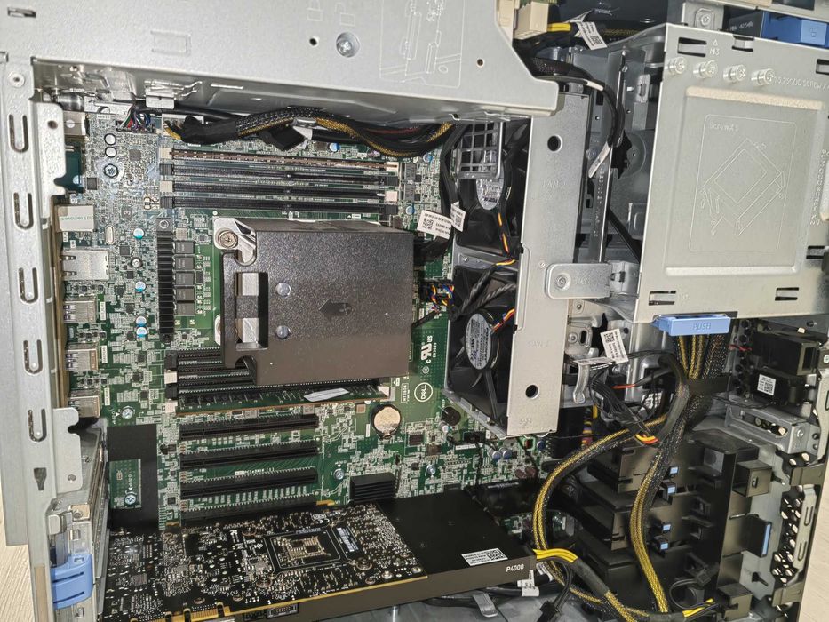 Dell Precision 5820 intel Xeon 8-Core W2145 3700Mhz 32GB RDIMM DDR4