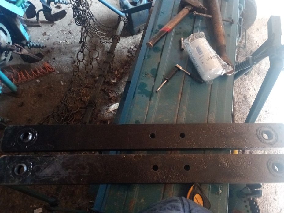 Vând tiranți laterali pentru universal 650