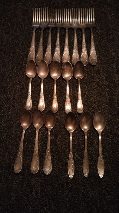 Мельхиоровые вилки, ложки.