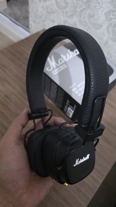 Продам наушники Marshall major 4