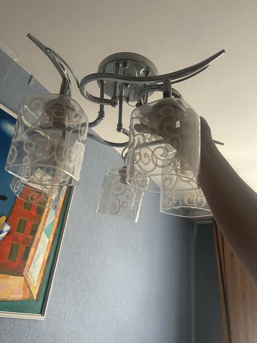 Пррдам пятирожковую люстру