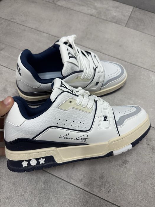 Adidasi Louis Vuitton