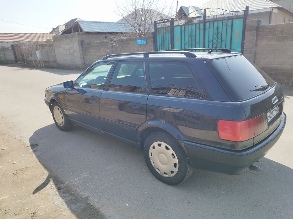 Автомобиль  ауди б 4