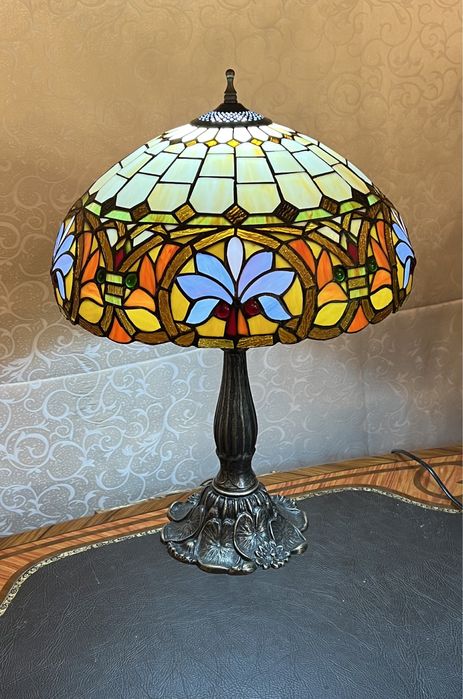 Lampă Tiffany *** vintage / antic / vechi / retro ***